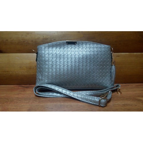 Женский клатч плетеный с кисточкой 01524350810302grey серебристый