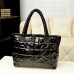 Стеганая сумка лаковая 011297106670black черная