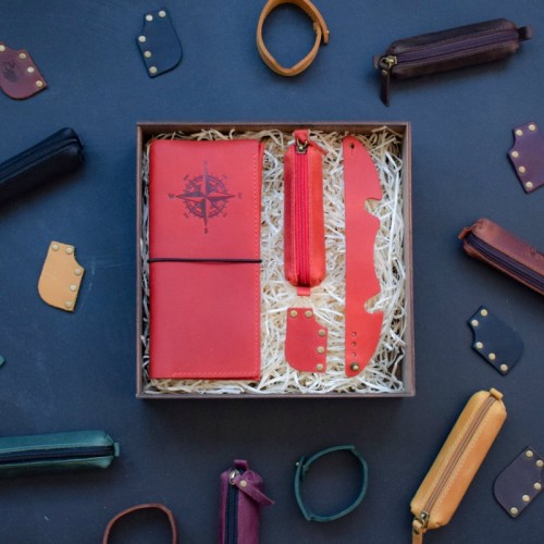 Набір шкіряних аксесуарів BABAK Voyage червоний