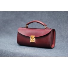 Женская кожаная сумка CARNEM vinous SCALE bag бордовая