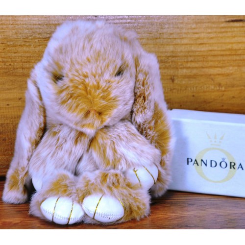 Брелок кролик из меха бежевый с белым